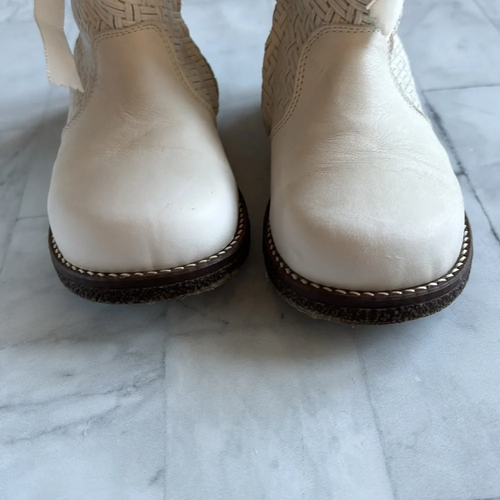 Eli1957 cozy stylish